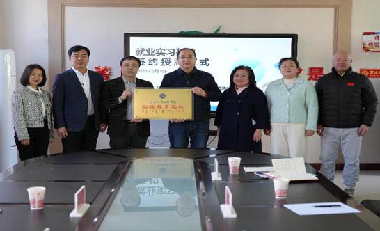 51b577fea26020456a1274d202a82a2