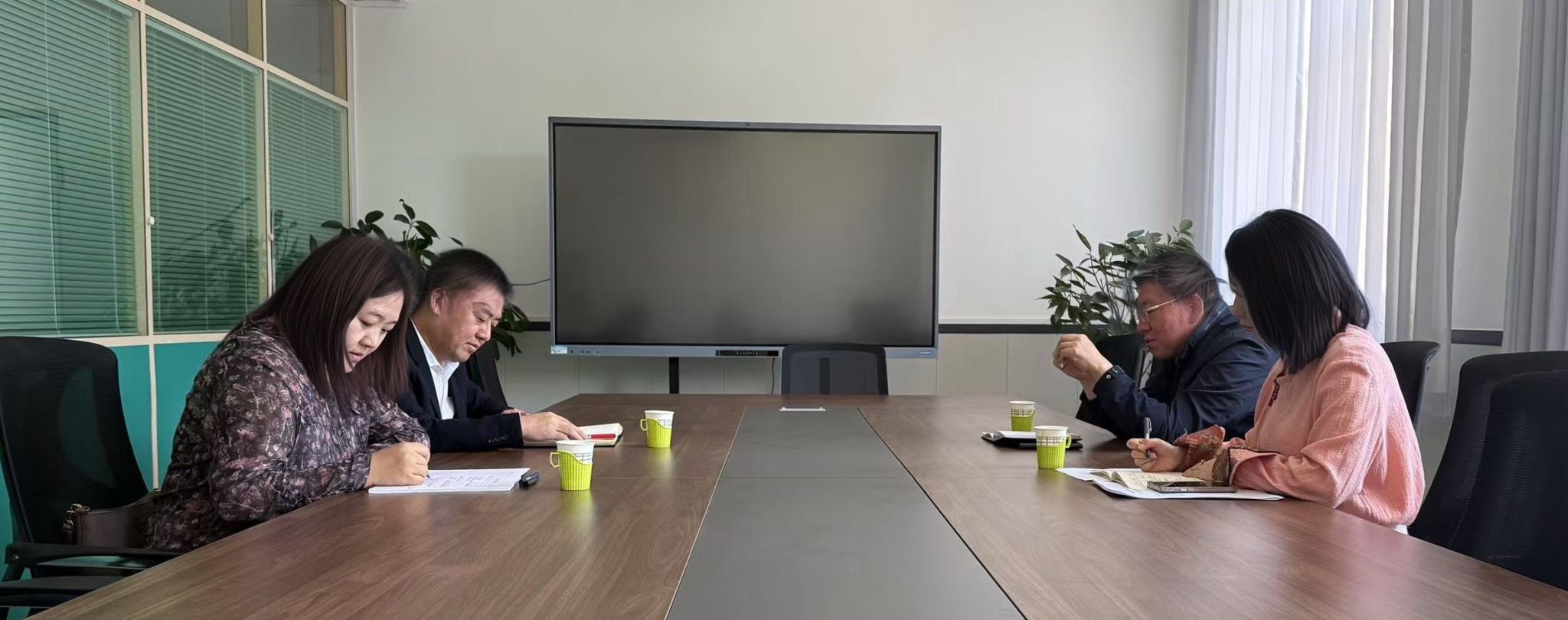 米乐官网党委统战部赴呼和浩特市实验中学就铸牢中华民族共同体意识大中小学一体共建交流洽谈