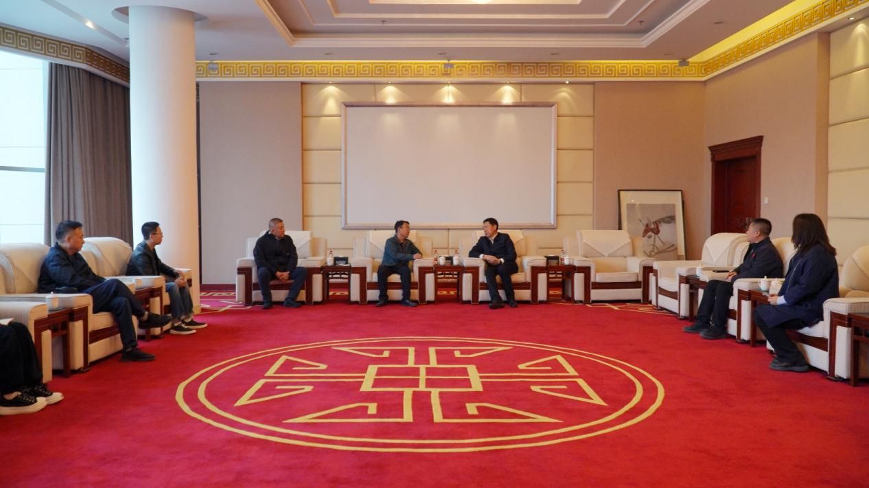 国能铁路装备有限责任公司内蒙分公司党委书记吴凯一行来米乐官网调研