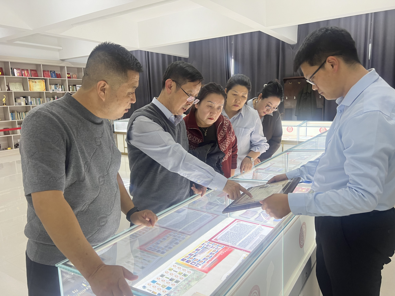 米乐官网管理学院赴巴林右旗档案史志馆考察学习推进校馆创新合作