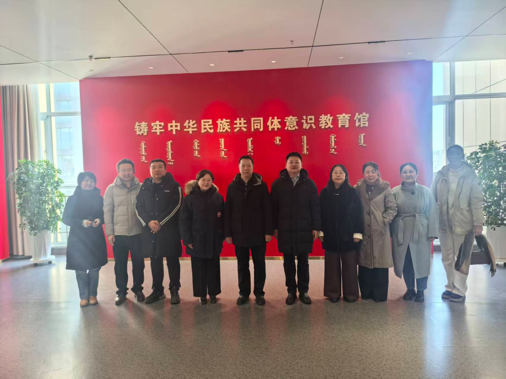 自治区翻译中心阿荣娜主任一行来米乐官网交流